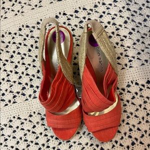 Woman’s Ann Marino Wedges Coral Canvas Wedge Sandals Size 8.5